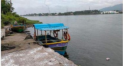 வெள்ளப் பெருக்கு: காவிரி கதவணையில் படகுப் போக்குவரத்து நிறுத்தம்!