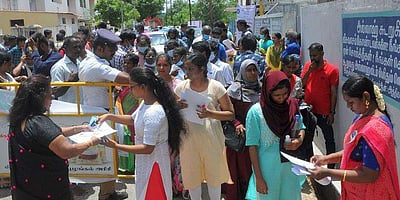 நீட் தோ்வு: தமிழகத்தில் 90 சதவீதம் போ் பங்கேற்பு