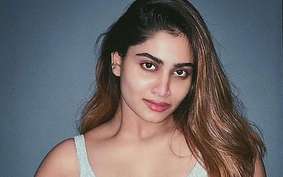 நச்சுனு போஸ் கொடுத்த ஷிவானி - புகைப்படங்கள்