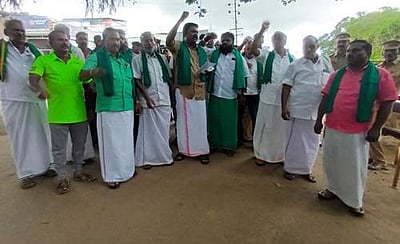 முல்லைப் பெரியாறு அணையில் ரூல் கர்வ் நடைமுறையை அமல்படுத்த கூடாது: விவசாயிகள் ஆர்ப்பாட்டம்