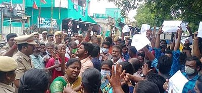 மானாமதுரை: செவித்திறன் குறைவு உடையோர் பள்ளியில் பாலியல் தொல்லை; போராட்டம்