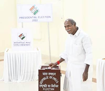 குடியரசுத் தலைவர் தேர்தல்: புதுவை முதல்வர் வாக்களிப்பு