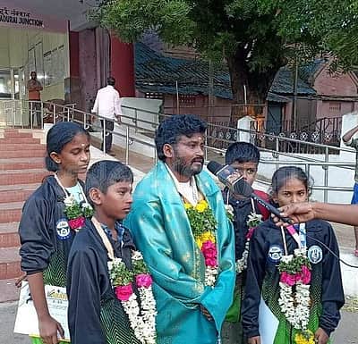 அகில இந்திய கராத்தே: தங்கம் வென்ற மானாமதுரை வீராங்கனைக்கு வரவேற்பு