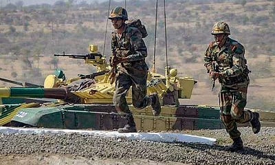 அருணாச்சல் எல்லையில் 18 தொழிலாளர்களைக் காணவில்லை; ஒருவர் உடல் கண்டெடுப்பு