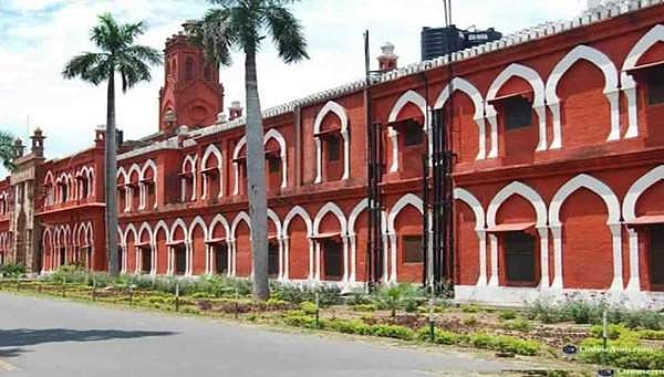 உ.பி.யில் அனைத்து பல்கலை மாணவர்களுக்கும் ஒரே தேர்வுக் கட்டணம்!