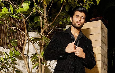 நிர்வாணமாய் போட்டோ பகிர்ந்த விஜய் தேவரகொண்டா - இப்படியா பண்ணுவிங்க ? - ரசிகர்கள் அதிர்ச்சி