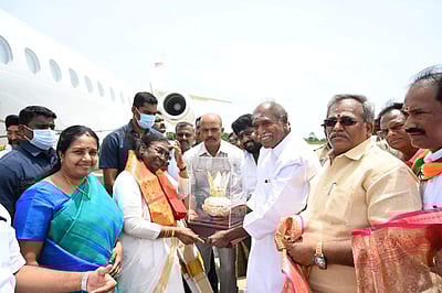 திரெளபதி முர்மு புதுச்சேரி வருகை: கூட்டணித் தலைவர்களுடன் சந்திப்பு!