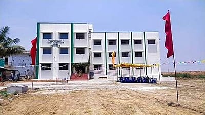 அரசு கட்டடத்துக்கு அழகு எது?