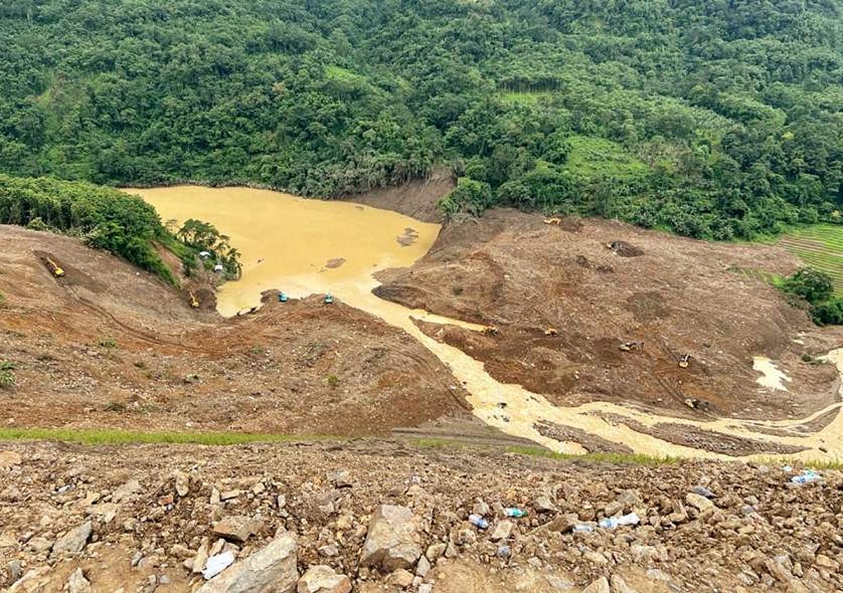 இமாச்சலில் நிலச்சரிவு: 8 பேர் காயம்