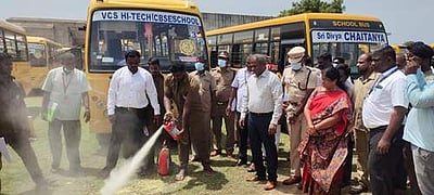 செல்லிடப்பேசியில் பேசியபடி வாகனங்களை இயக்கக் கூடாது: ராணிப்பேட்டை மாவட்ட ஆட்சியர்