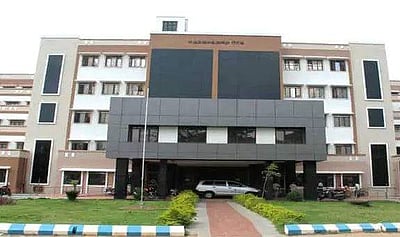 சாகும்வரை உண்ணாவிரதப் போராட்டத்தில் ஈடுபட்ட 2 அரசு மருத்துவர்கள் உள்பட 3 பேர் கைது