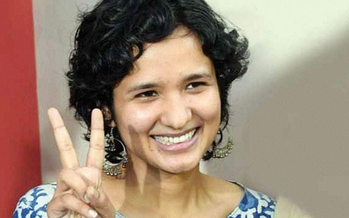 சாதனை வெற்றிக்குப் பின்னால்...!