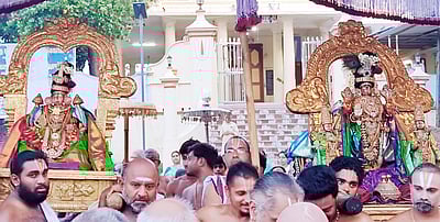 காஞ்சிபுரம் வரதா் கோயிலில் கோடை உற்சவம் தொடக்கம்