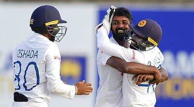 பரபரப்பான டெஸ்ட்: 5 விக்கெட்டுகளை இழந்த பாகிஸ்தான்