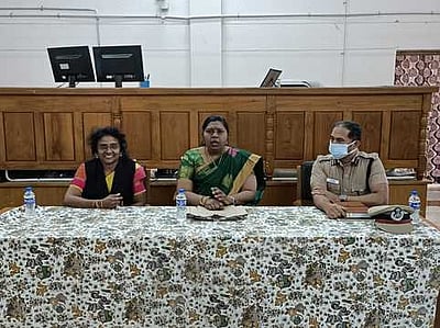 ஸ்ரீவிலி. மாவட்ட நீதிமன்றத்தில் மகளிருக்கான வழக்குகளை விரைந்து முடிக்க ஆலோசனைக் கூட்டம்