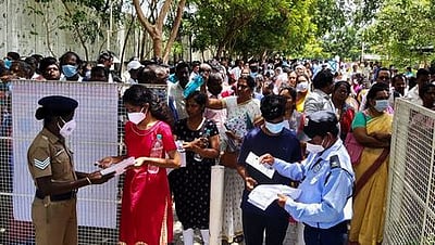 நீட் தேர்வு மாணவிகளின் உள்ளாடைகளை அகற்றிய விவகாரம்: மேலும் இருவர் கைது