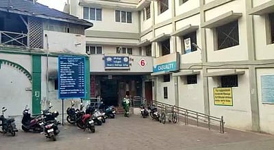 அரசு மருத்துவமனையில் செவிலியரை கொலை செய்ய முயற்சி: தடுக்க வந்தவருக்கு பாட்டில் குத்து