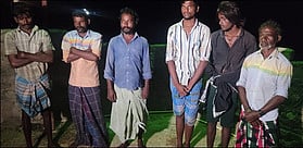 ராமேசுவரம் மீனவா்கள் 6 பேரை இலங்கை கடற்படை சிறைபிடிப்பு