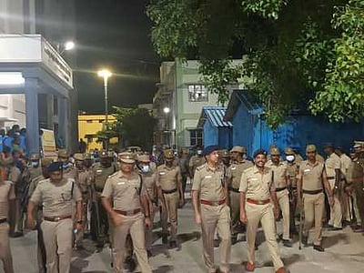 பிணவறையில் 8 நாள்கள்: கள்ளக்குறிச்சி மாணவியின் உடலை பெற்றுக் கொள்ள பெற்றோர் சம்மதமா?