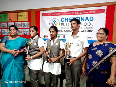 செட்டிநாடு சிபிஎஸ்சி பள்ளி மாணவா்கள் 100 சதவீதம் தோ்ச்சி