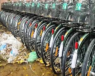 விலையில்லா மிதிவண்டிகள்: மாணவா்கள் விவரம் சேகரிப்பு