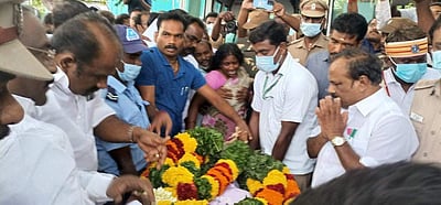 கள்ளக்குறிச்சியில் 13ஆம் தேதி தொடங்கிய இறுதிப் பயணம்.. உயிரியல் புத்தகத்துடன் நிறைவு