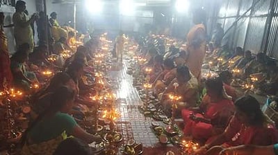 மானாமதுரை  சீனிவாசப் பெருமாள் கோயிலில் ஆடி வெள்ளி திருவிளக்கு பூஜை