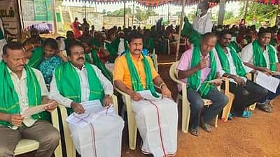 காவிரி உபரி நீரேற்று திட்டம்: கோனூர் கிராம ஏரிகளுக்கு தண்ணீர் கோரி உண்ணாவிரதம்