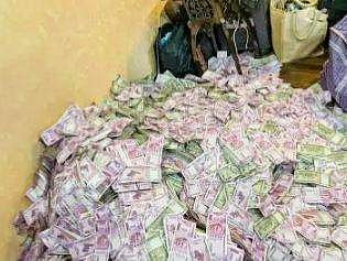 மேற்கு வங்க அமைச்சா்கள் வீடுகளில் அமலாக்கத் துறை சோதனை