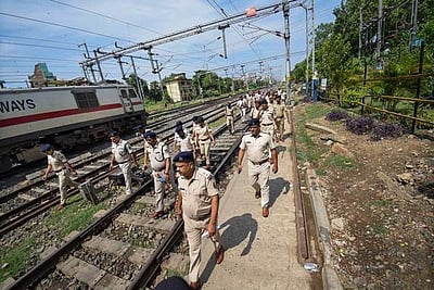 மற்றொரு தலைக்குனிவு: தில்லி ரயில் நிலையத்தில் பெண் பலாத்காரம்; 4 ரயில்வே ஊழியர்கள் கைது