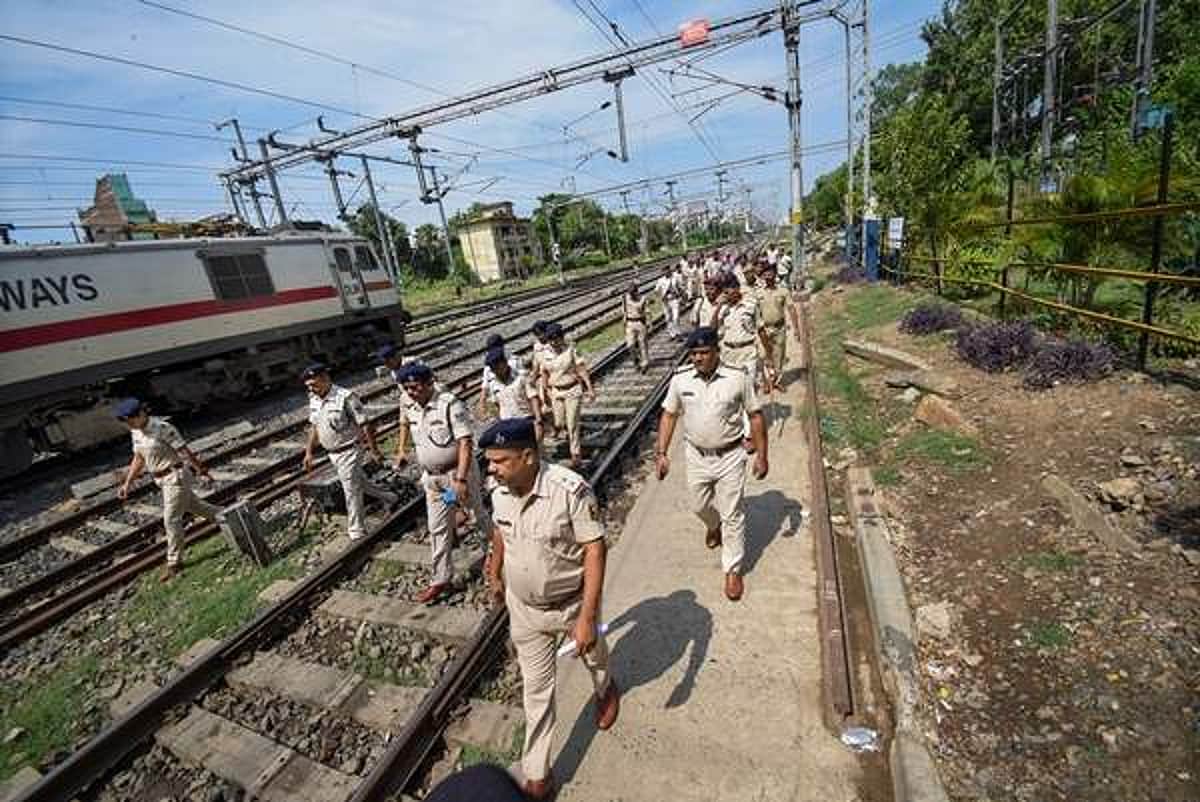 மற்றொரு தலைக்குனிவு: தில்லி ரயில் நிலையத்தில் பெண் பலாத்காரம்; 4 ரயில்வே ஊழியர்கள் கைது