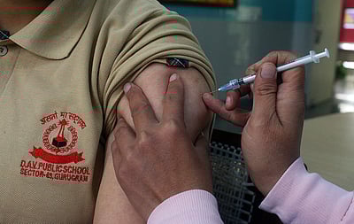 கரோனா தடுப்பூசி செலுத்திக் கொள்ளாத 4 கோடி போ்: சுகாதார அமைச்சகம் தகவல்