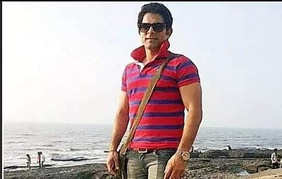 கிரிக்கெட் விளையாடிக்கொண்டிருந்த நடிகர்  மரணம் - ரசிகர்கள் அதிர்ச்சி