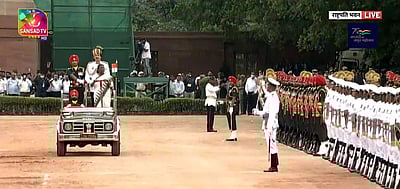 முப்படைகளின் மரியாதையை ஏற்றார் திரெளபதி முர்மு