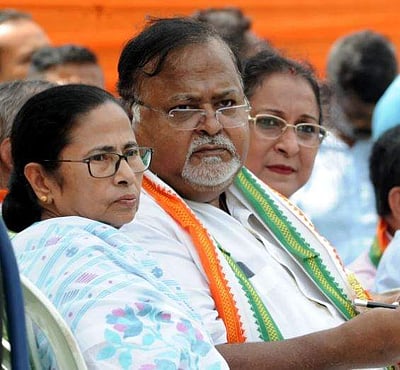 கைதான பார்த்தா சட்டர்ஜியின் போன் அழைப்புக்கு பதில் அளிக்காத மம்தா!