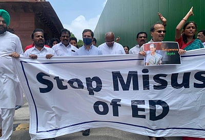 தில்லியில் ராகுல் காந்தி உள்பட காங்கிரஸ் எம்.பி.க்கள் கைது!