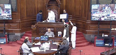 தொடரும் அமளி: மாநிலங்களவை பகல் 12; மக்களவை 11.45 வரை ஒத்திவைப்பு