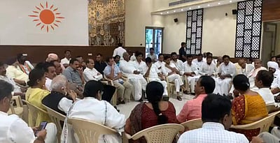 தடுப்புக் காவல் மையத்திலும் காங்கிரஸ் எம்.பி.க்கள் ஆலோசனை!