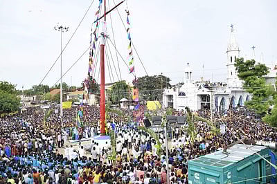 தூத்துக்குடி தூய பனிமய மாதா பேராலய திருவிழா கொடியேற்றத்துடன் தொடக்கம்