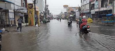 சென்னை மற்றும் புறநகர பகுதிகளில் விடிய விடிய மழை