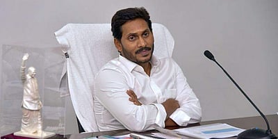 எம்ஜிஆருடன் தன்னை ஒப்பிட்ட ஆந்திர முதல்வா்!