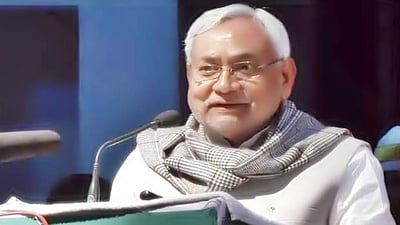 பிகாா் முதல்வா் நிதீஷ் குமாருக்கு கரோனா