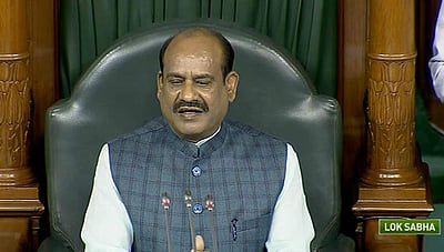 நாடாளுமன்றத்தில் அமளி: இரு அவைகளும் பகல் 12 வரை ஒத்திவைப்பு