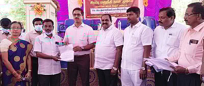 தகுதியானவா்களுக்கு முதியோா் உதவித் தொகை, குடும்ப அட்டை உறுதி: வேலூா் ஆட்சியா்