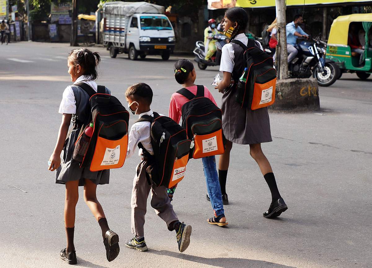 புத்தகப் பை இல்லாத பள்ளி நாள்: மாநில அரசின் மகிழ்ச்சியான திட்டம்!