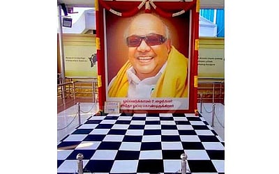 ‘செஸ் போர்டு’ போல் அலங்கரிக்கப்பட்ட கருணாநிதி நினைவிடம்