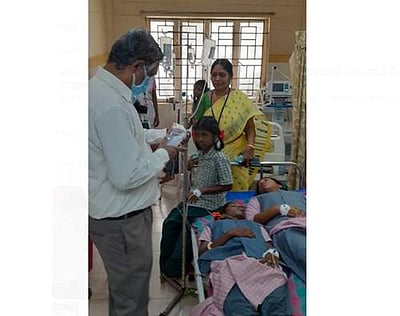 பள்ளி விடுதியில் காலை உணவு சாப்பிட்ட மாணவிகள்  50 பேருக்கு வாந்தி, மயக்கம்