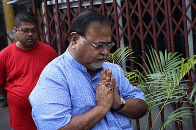 மேற்கு வங்க அமைச்சரவையிலிருந்து பார்த்தா சட்டர்ஜி நீக்கம்