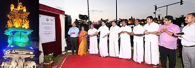 மாமல்லபுரத்தில் 45 அடி உயர சிற்பக் கலைத் தூண்: முதல்வா் மு.க.ஸ்டாலின் திறந்து வைத்தாா்