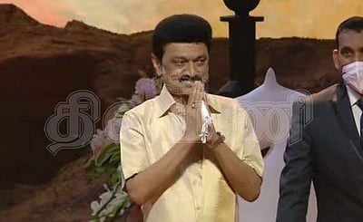 செஸ் ஒலிம்பியாட்: பட்டு வேட்டி, சட்டையில் முதல்வர் மு.க. ஸ்டாலின்